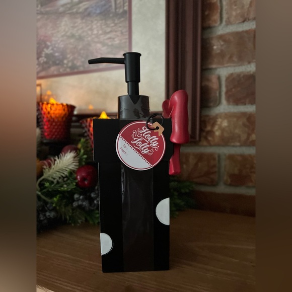 Holly Jolly Luxury Red Bow Gift
Soap Dispenser New - Picture 4 of 6